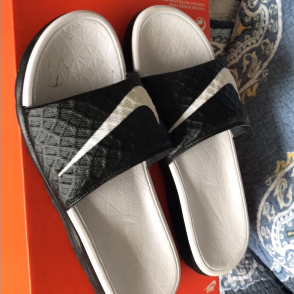 Nike women’s slides